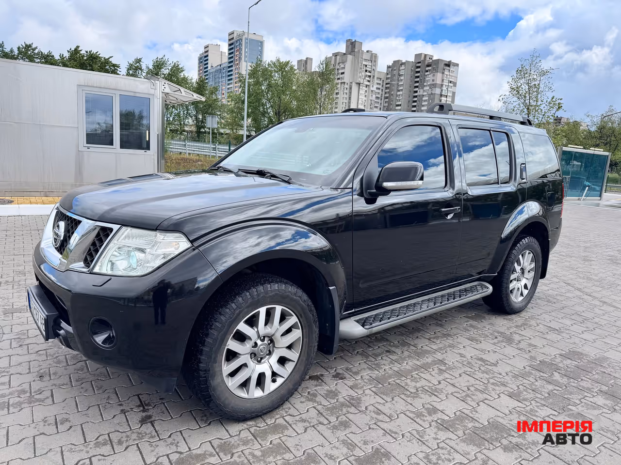 Nissan Pathfinder - фото 1