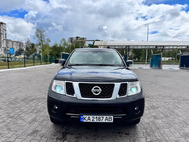 Nissan Pathfinder - фото 2
