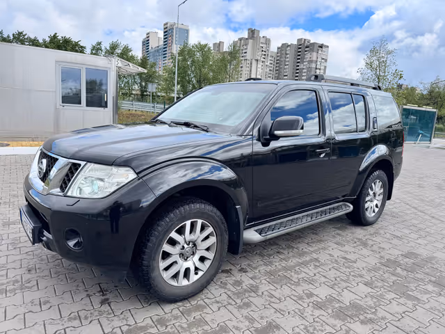 Nissan Pathfinder - фото 1