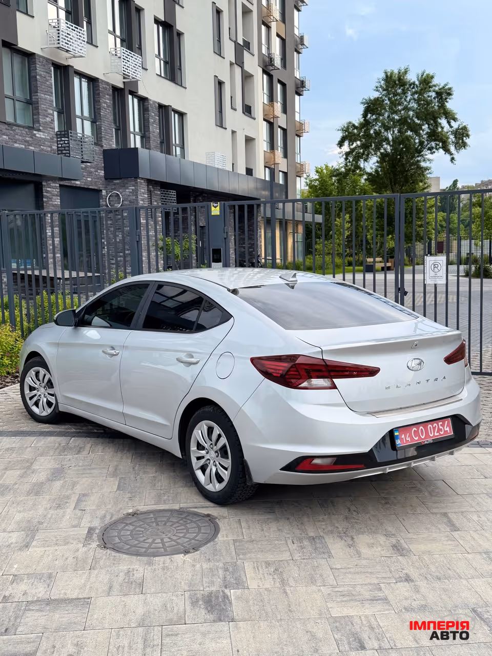 Hyundai Elantra - фото 3