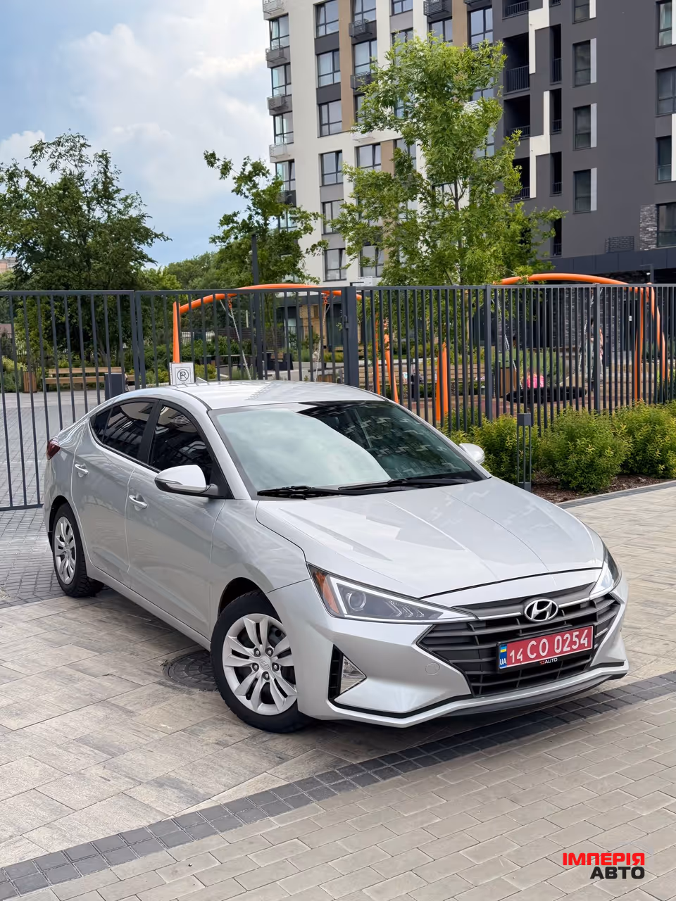 Hyundai Elantra - фото 1