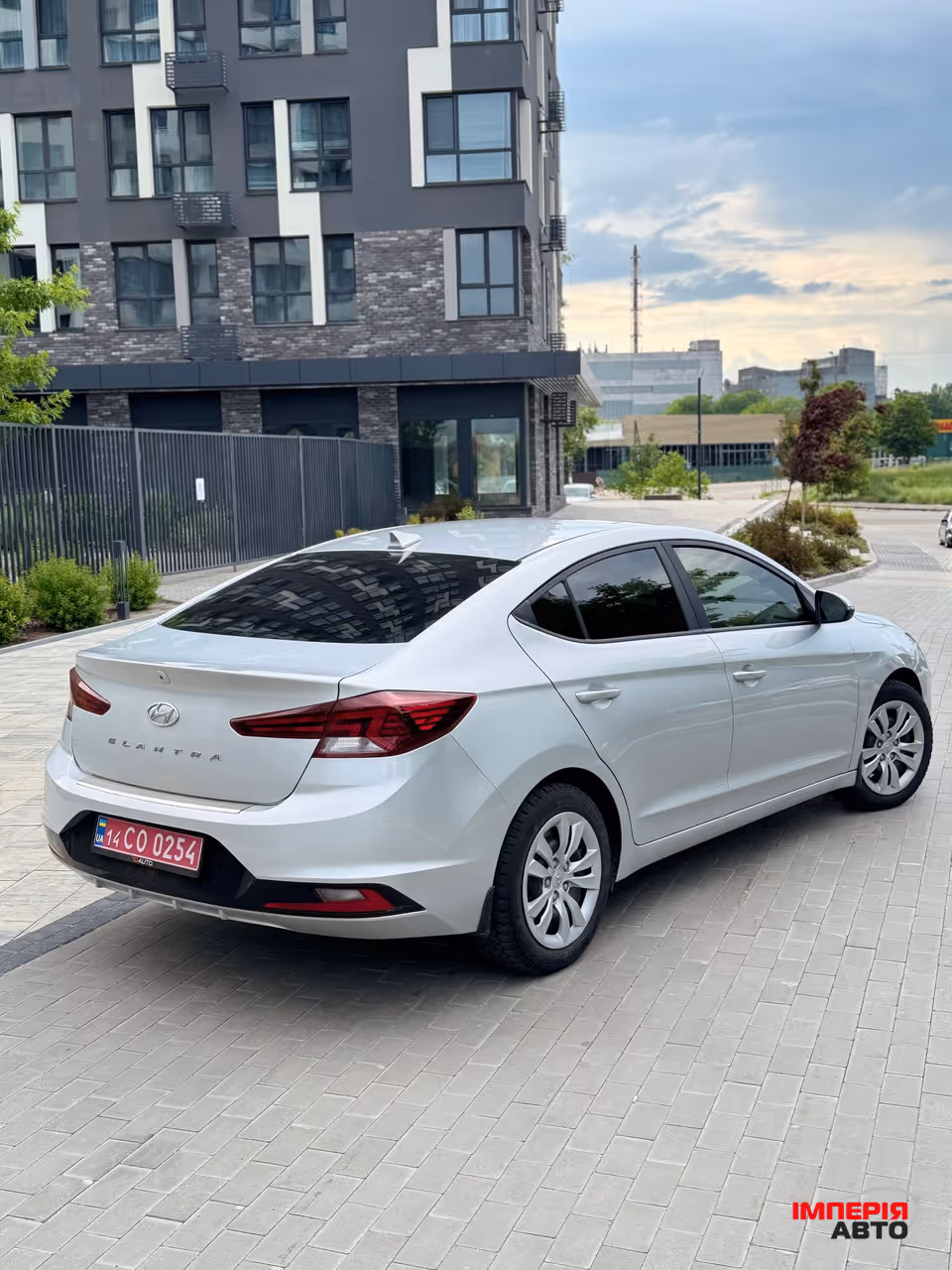 Hyundai Elantra - фото 4