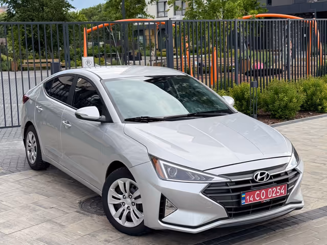 Hyundai Elantra - фото 1