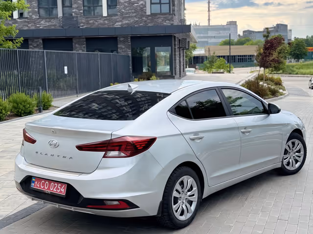 Hyundai Elantra - фото 4