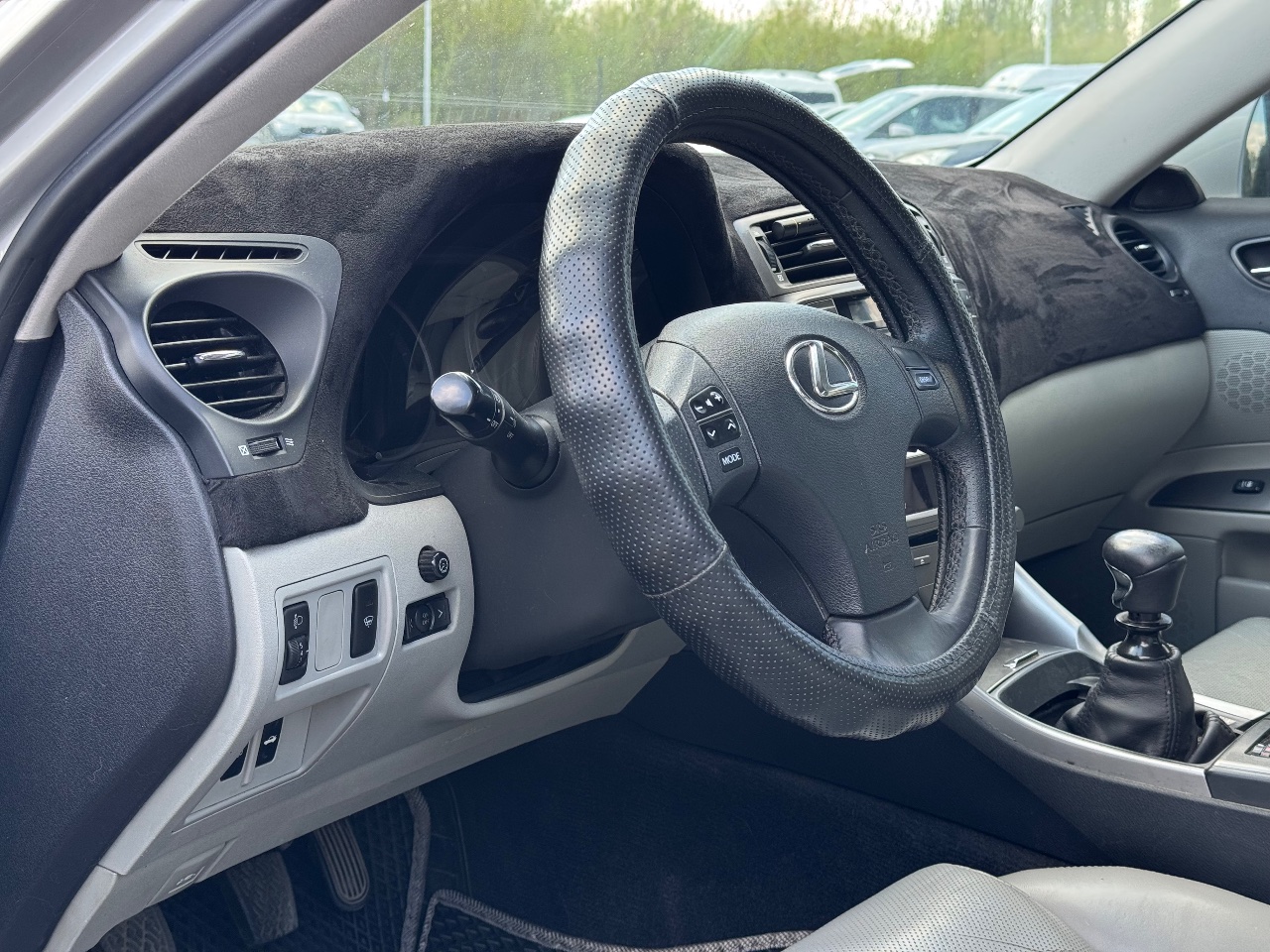 Lexus IS - фото 7