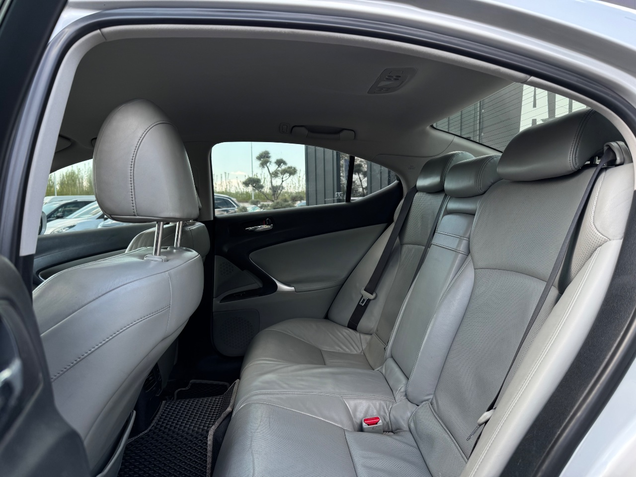 Lexus IS - фото 13