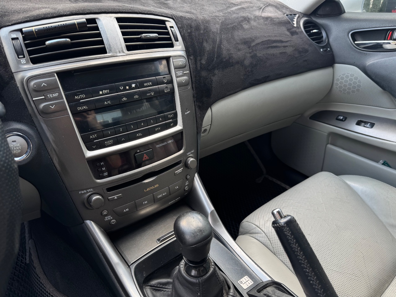 Lexus IS - фото 6