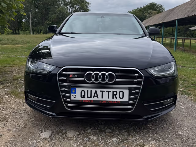 Audi A4 - фото 1