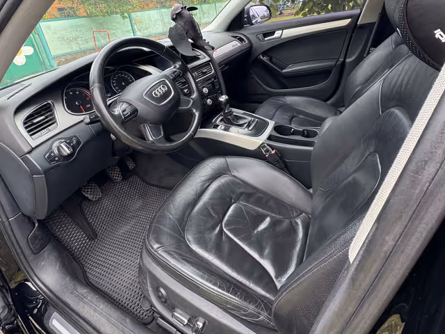 Audi A4 - фото 5