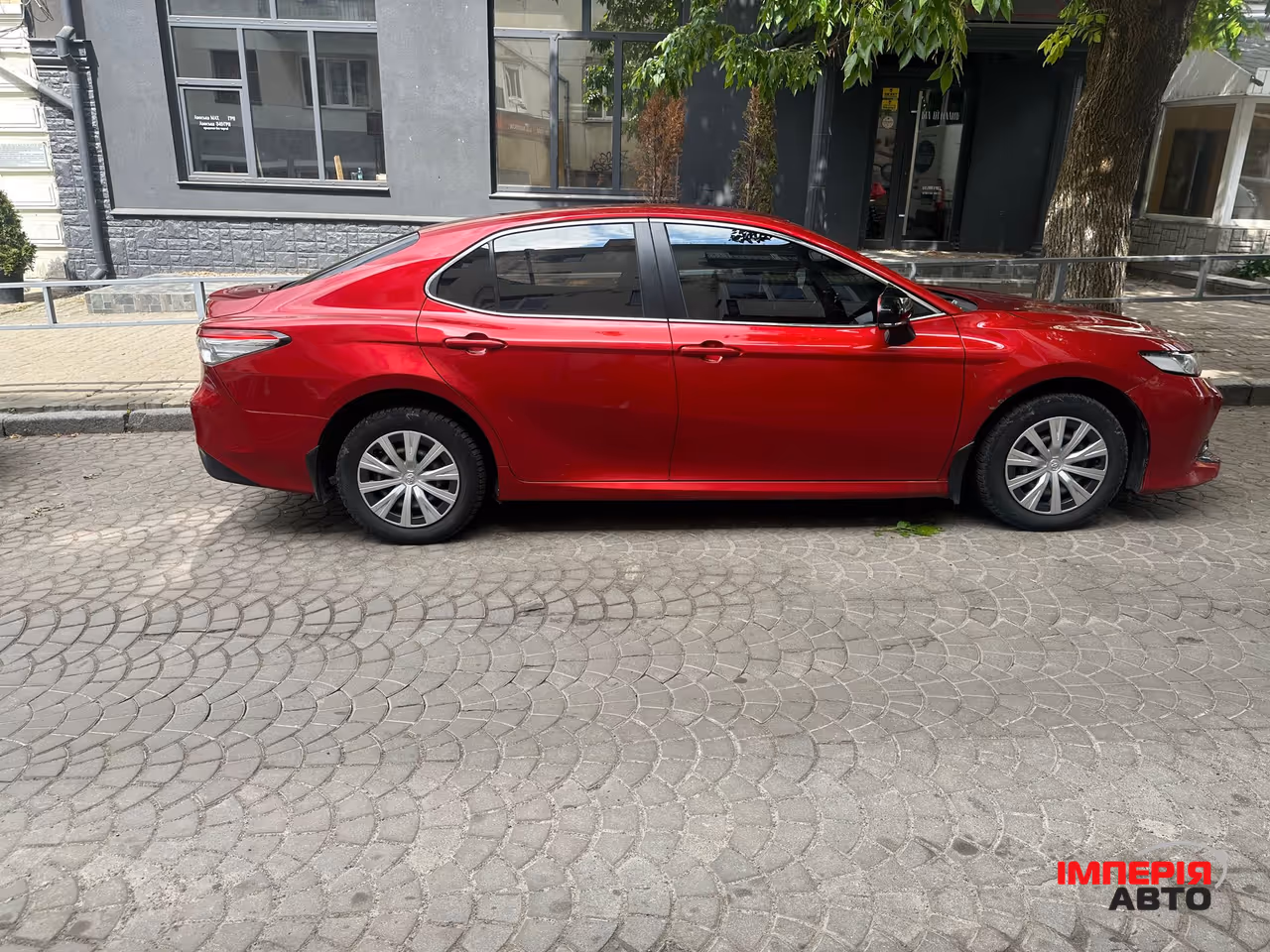 Toyota Camry - фото 1