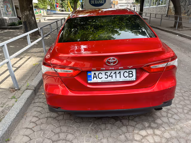 Toyota Camry - фото 3