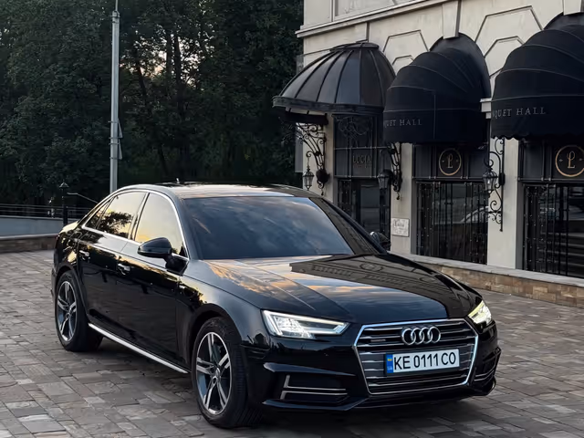 Audi A4 - фото 1