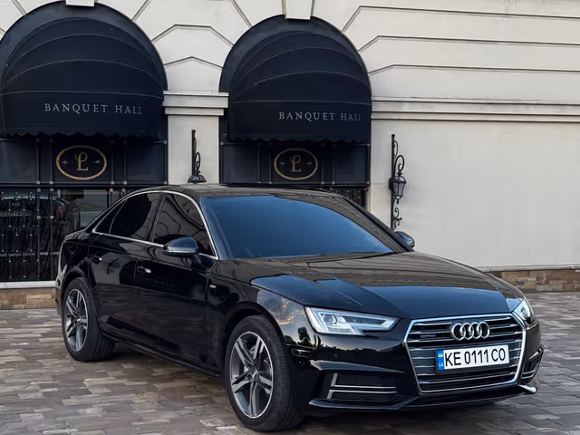 Audi A4 - фото 5