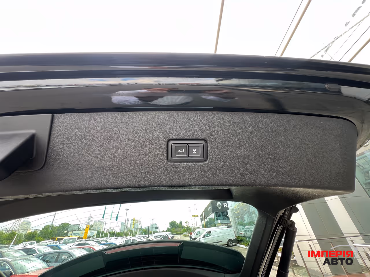 Audi SQ8 - фото 17