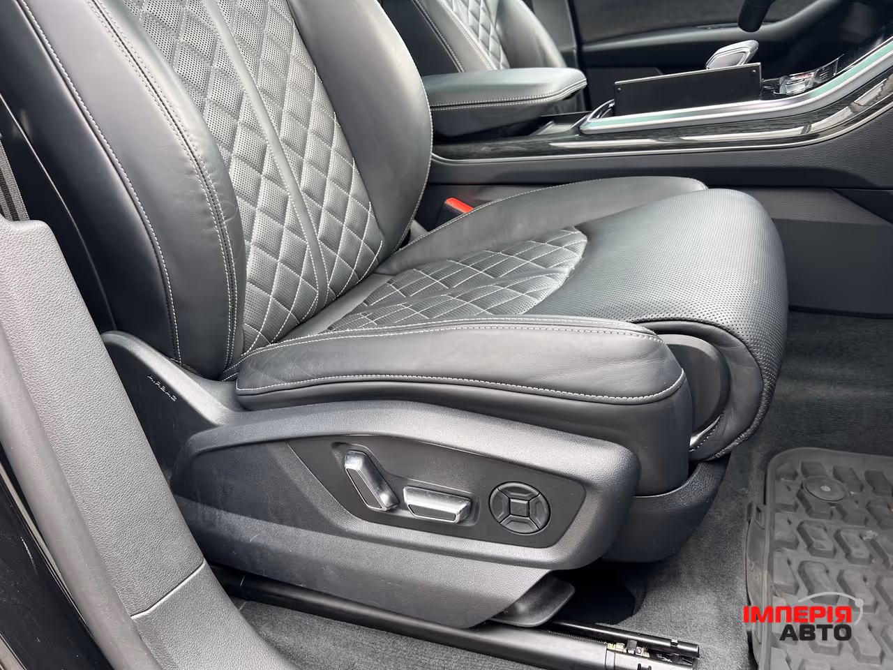 Audi SQ8 - фото 21