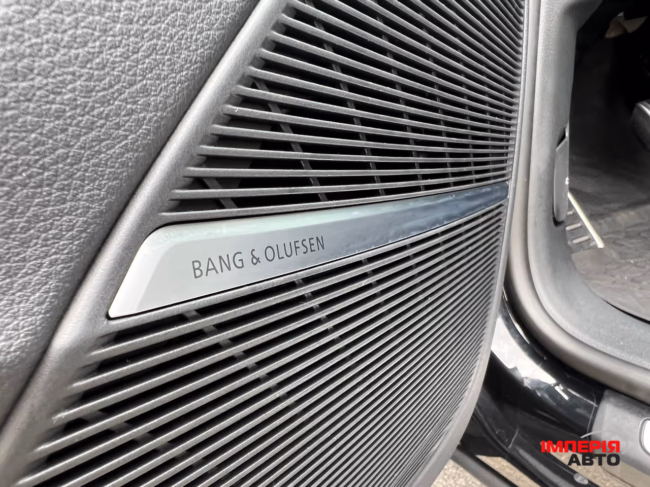 Audi SQ8 - фото 11