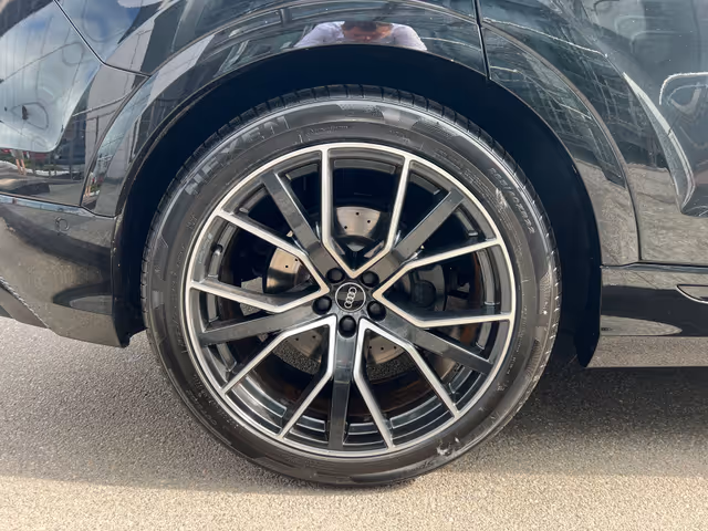 Audi SQ8 - фото 4