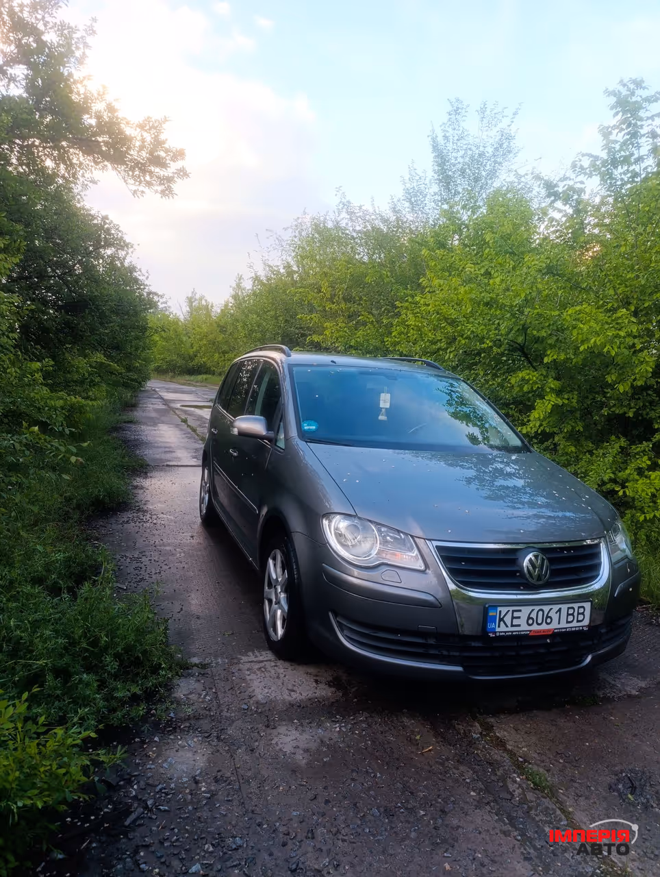 Volkswagen Touran - фото 1