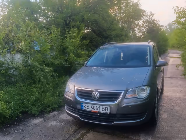 Volkswagen Touran - фото 3