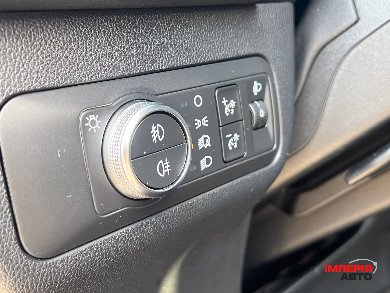 Ford Kuga - фото 8