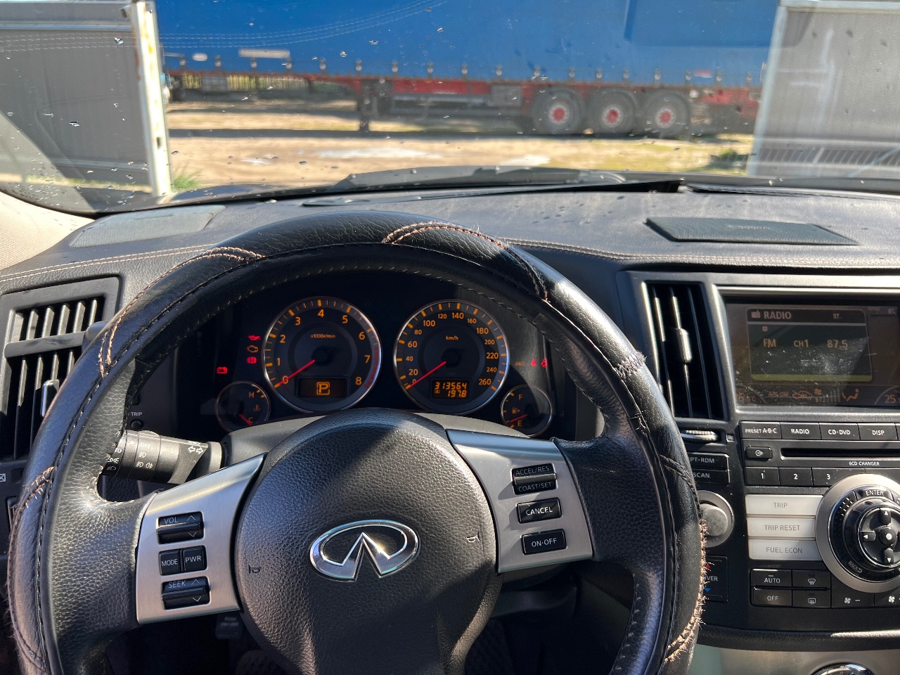 Infiniti FX - фото 9