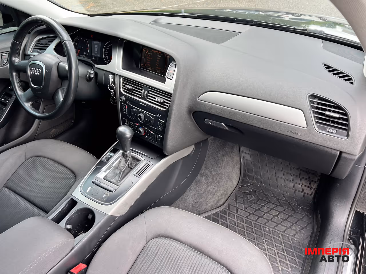 Audi A4 - фото 18