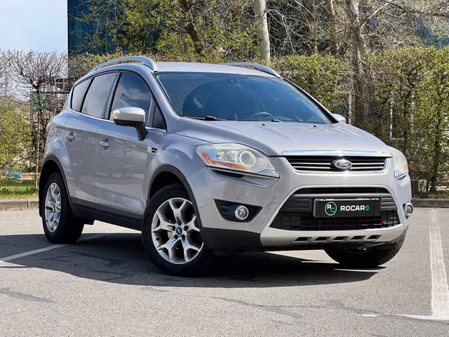 Ford Kuga - фото 1