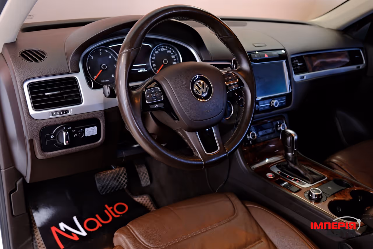 Volkswagen Touareg - фото 7