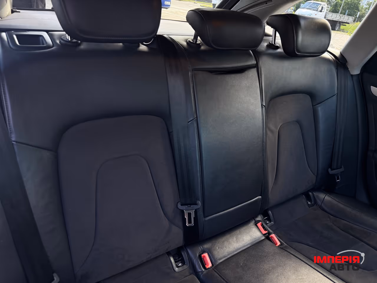 Audi A4 - фото 17
