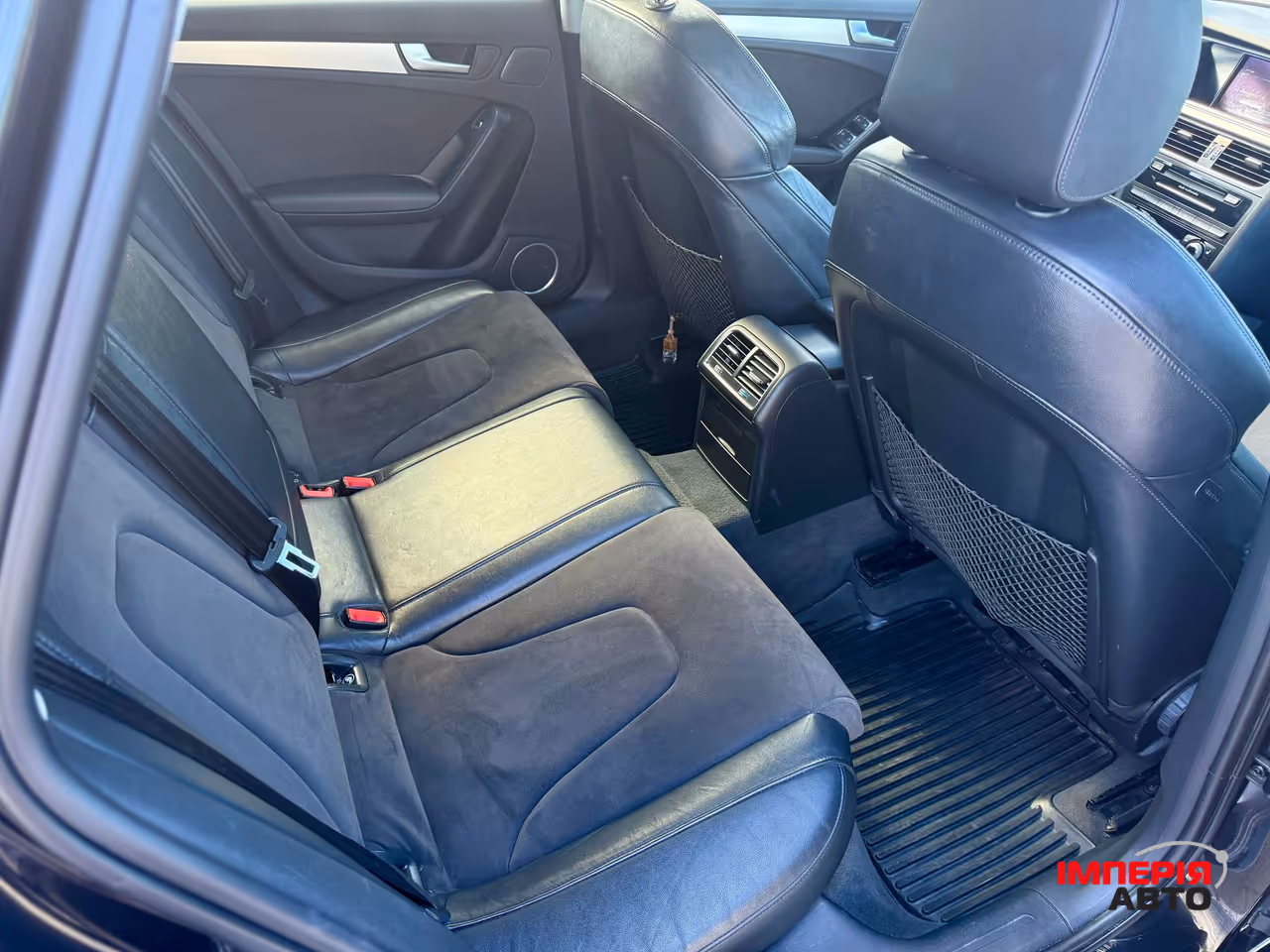 Audi A4 - фото 16