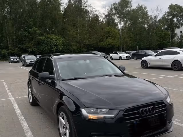 Audi A4 - фото 1