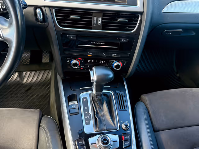 Audi A4 - фото 2