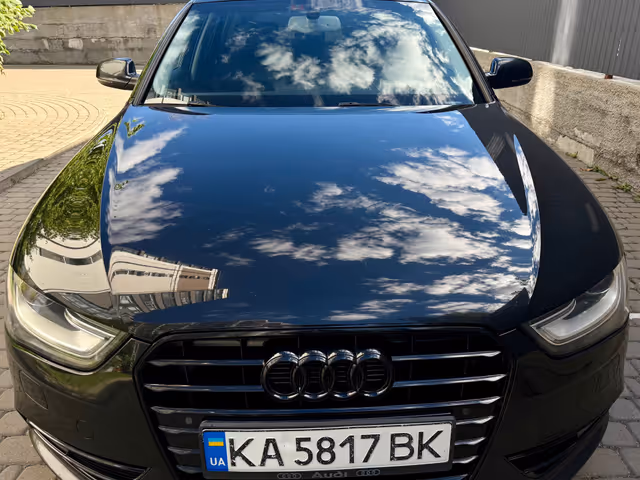 Audi A4 - фото 1