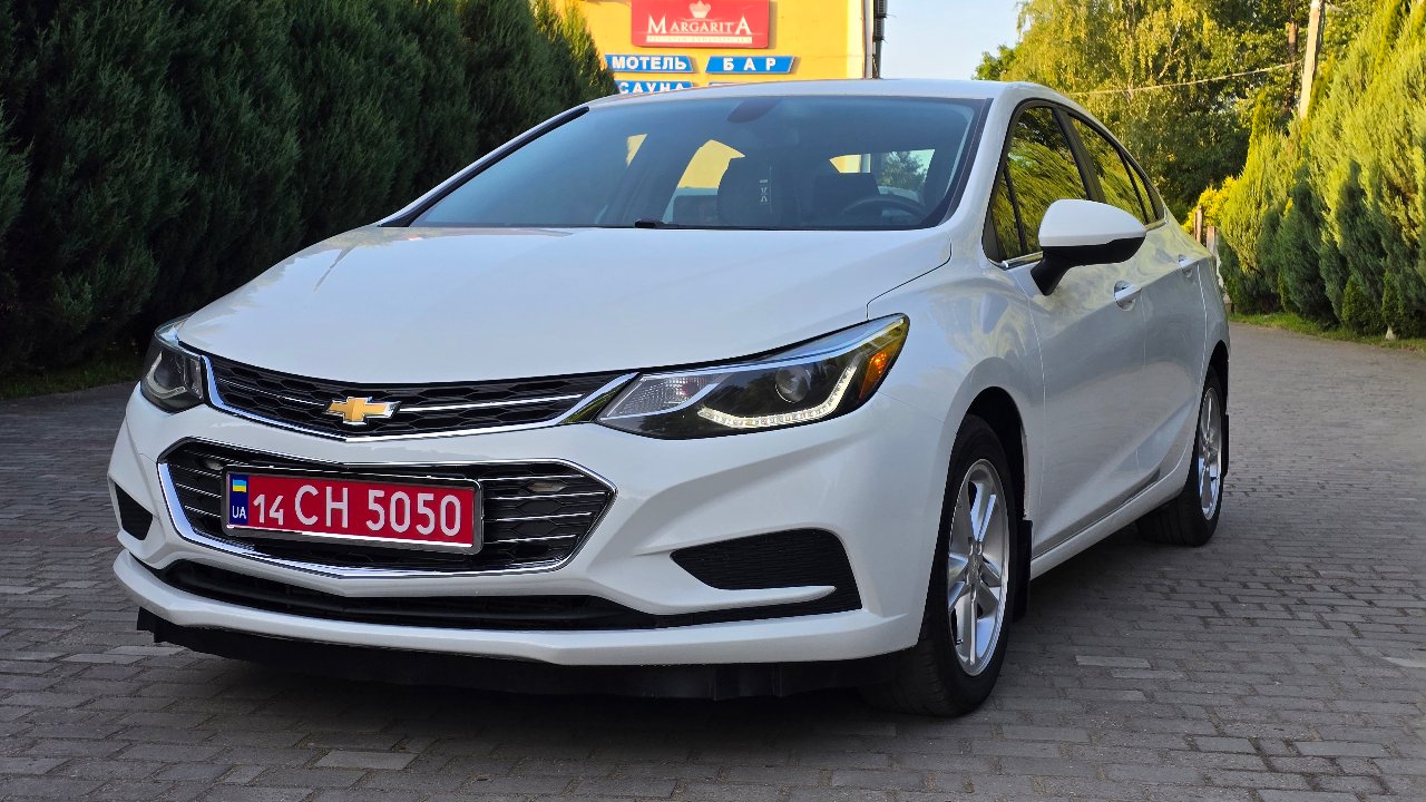 Chevrolet Cruze - фото 1