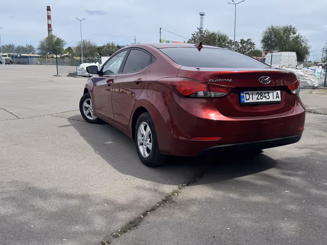 Hyundai Elantra - фото 4