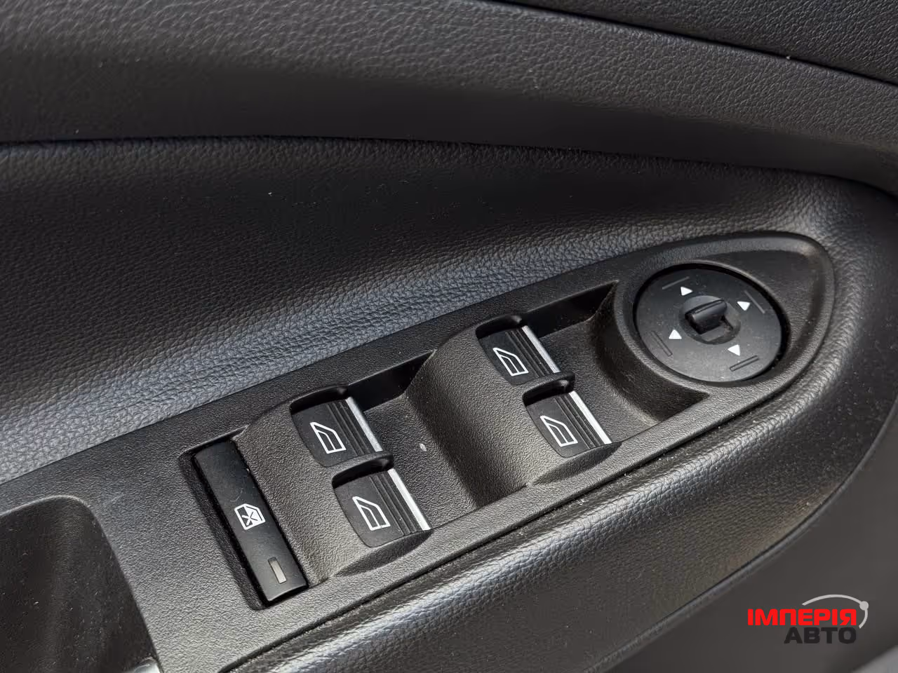Ford Escape - фото 32