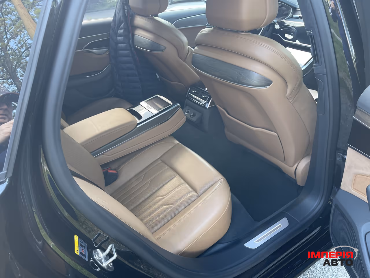 Audi A8 - фото 9