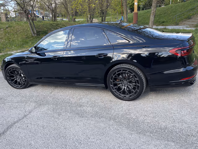 Audi A8 - фото 2