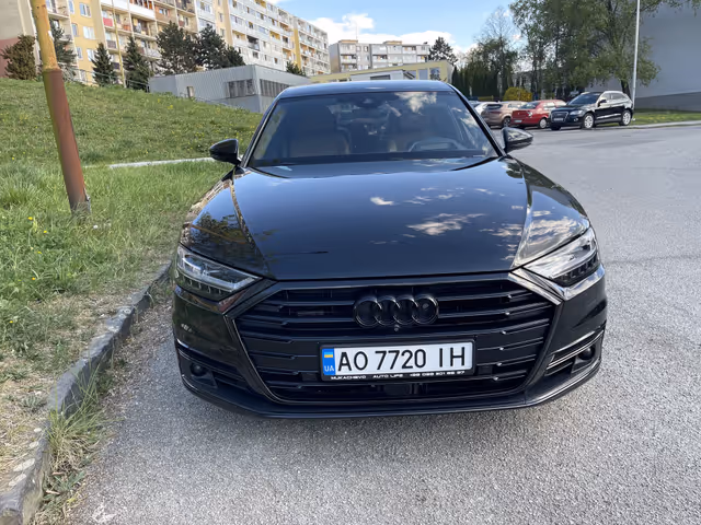 Audi A8 - фото 1