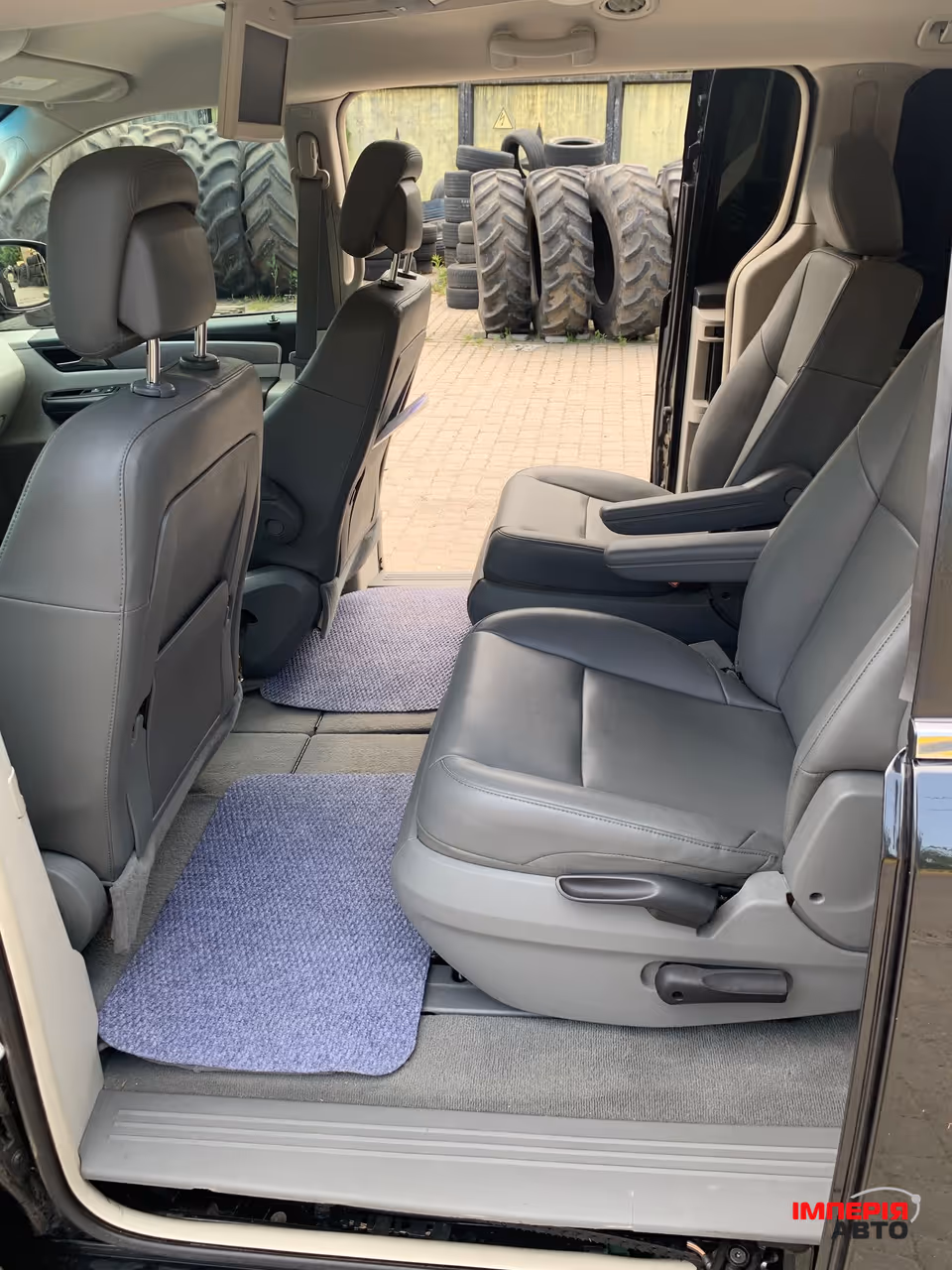Volkswagen Routan - фото 10