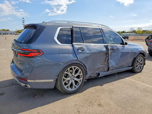 BMW X7 - фото 3