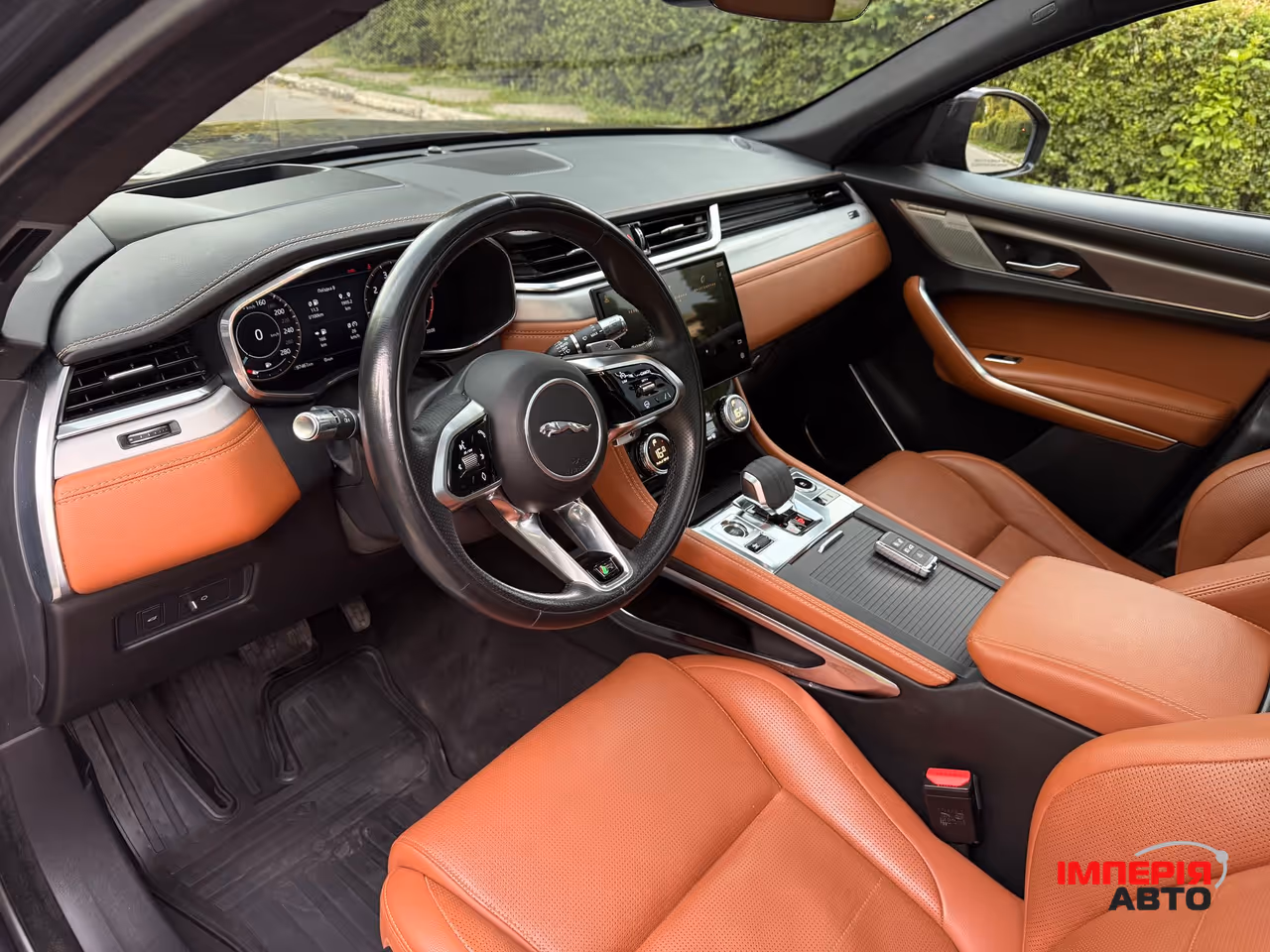 Jaguar F-Pace - фото 11