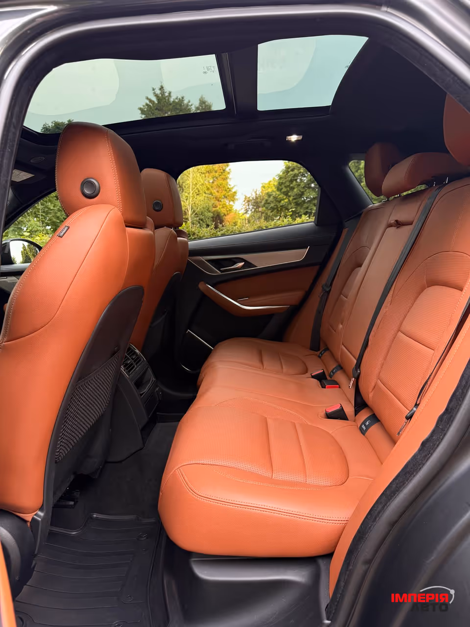 Jaguar F-Pace - фото 12