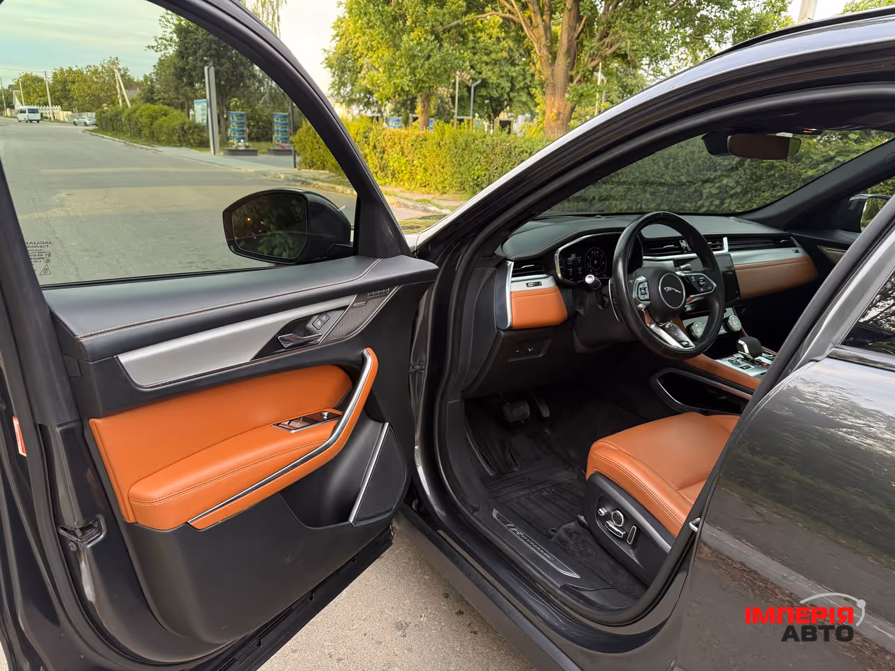 Jaguar F-Pace - фото 9