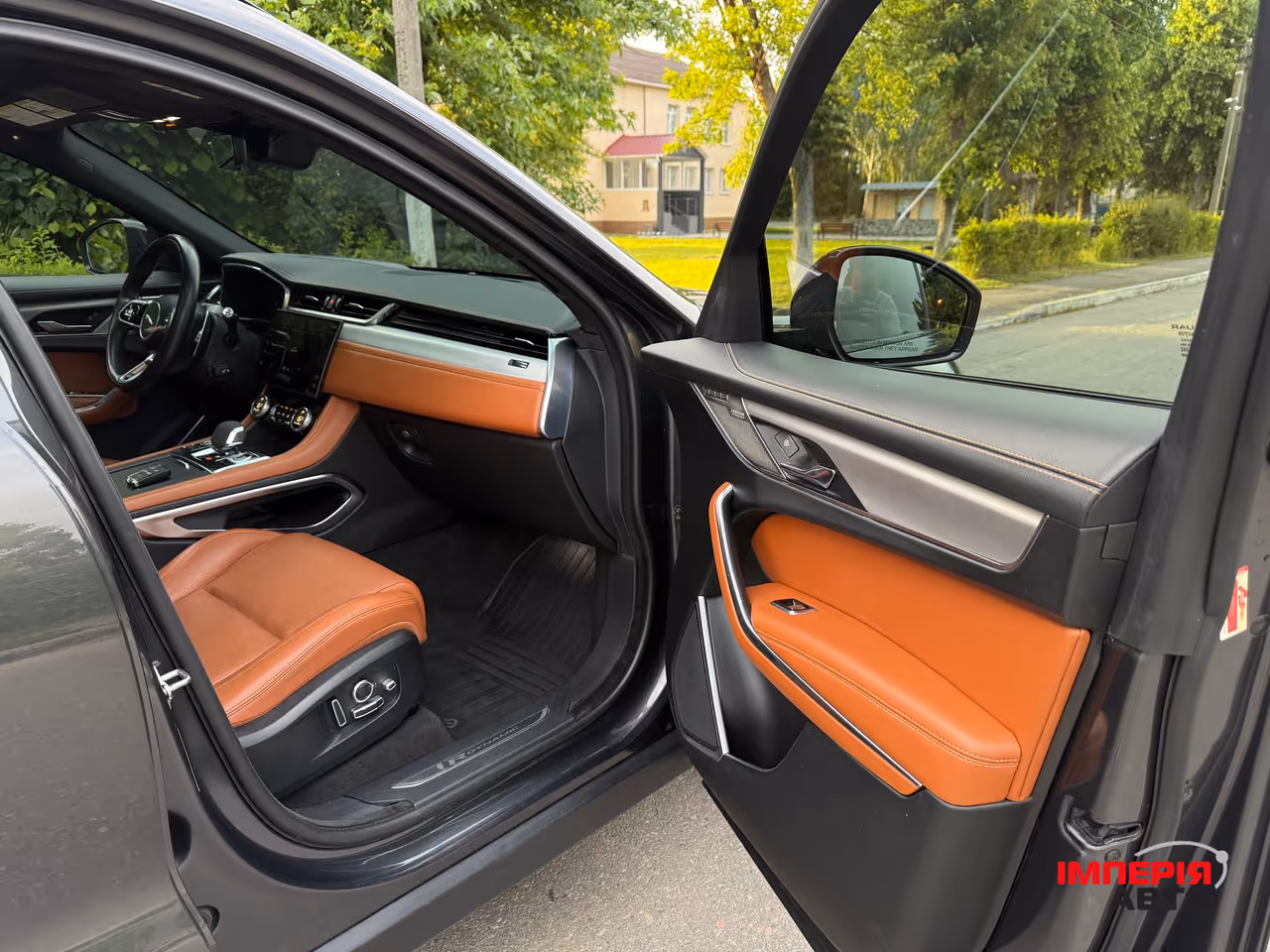 Jaguar F-Pace - фото 15