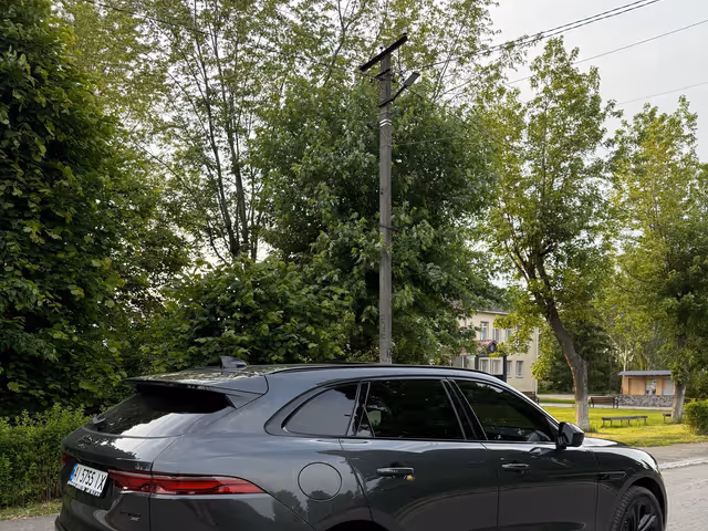 Jaguar F-Pace - фото 4