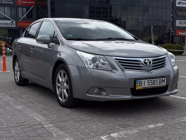 Toyota Avensis - фото 1