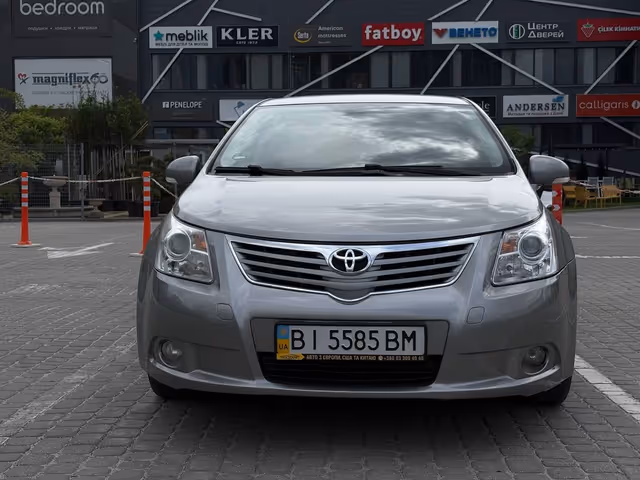 Toyota Avensis - фото 4