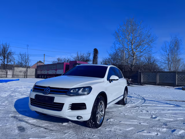 Volkswagen Touareg - фото 1