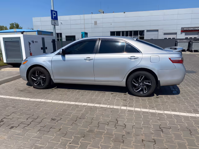 Toyota Camry - фото 2